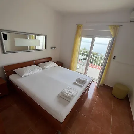 Klara * بوداكا