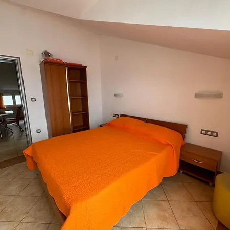 Klara * بوداكا